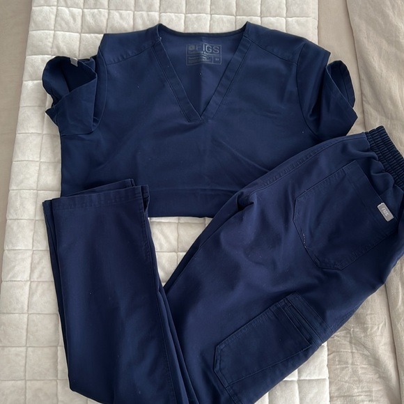 5 sets of Figs scrubs size XS - Picture 4 of 12